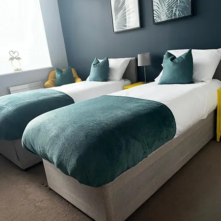 Top Floor Apartment In City Centre-3