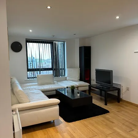 City Centre 2 Bed Room 2 Bath Room Apartment With En-Suite-3