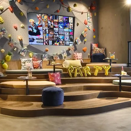 Moxy Dresden Neustadt-2