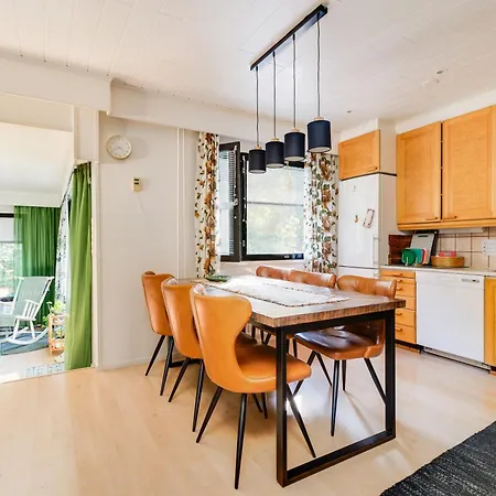 Cozy Five Bedroom House-2