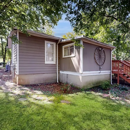 The Little House On Shelby-3