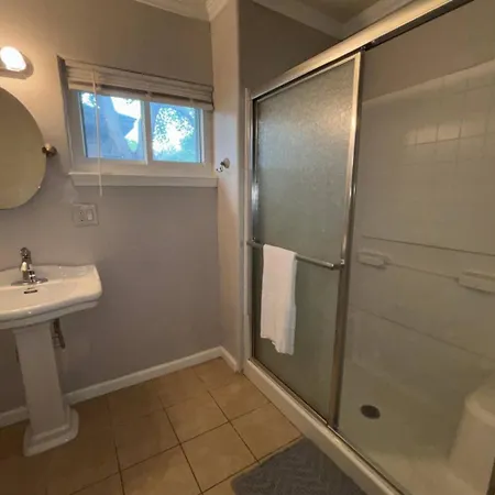 Cozy 1X1 Retro Escape - East Htx-3