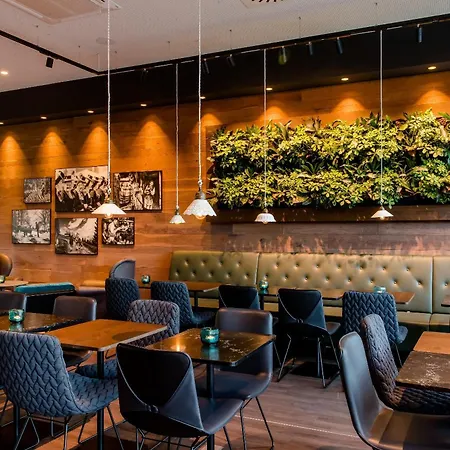 Motel One Salzburg-Süd-2