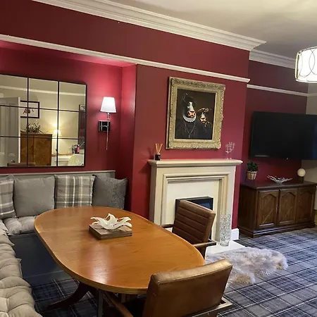 Seaside-Scarborough-Wifi-Parking-Petsok-Sleeps-7 8-3