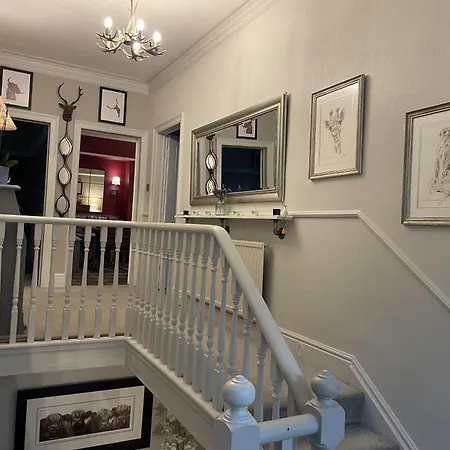 Seaside-Scarborough-Wifi-Parking-Petsok-Sleeps-7 8-2