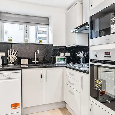 Luxstay Holland Park Apartment With Ac-2