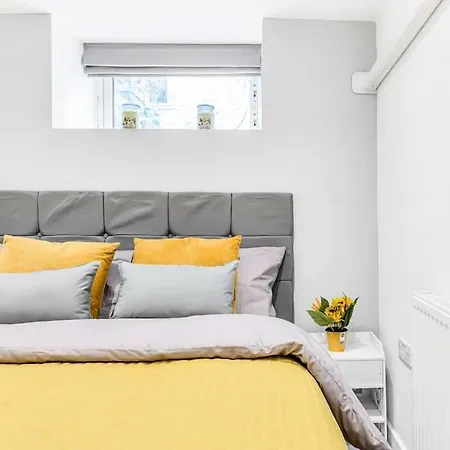 Luxstay Holland Park Apartment With Ac-3