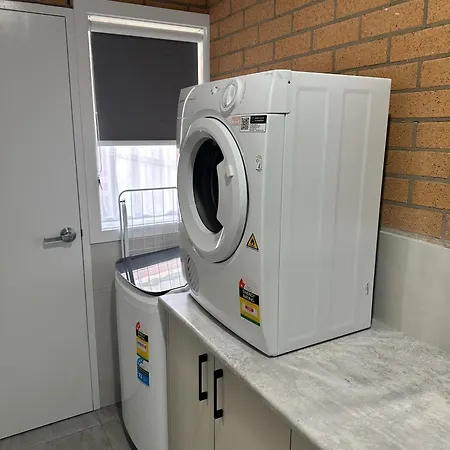 Lbarza Brand New Central 1Br Self Contained Apartment-3