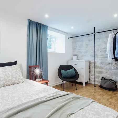 Spacious Apartment Near The Airport And Bus Station-3