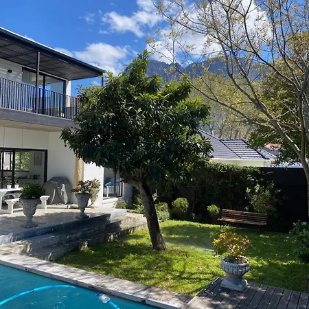 Vineyard House Newlands - With Pool & Views Of Table Mountain-3