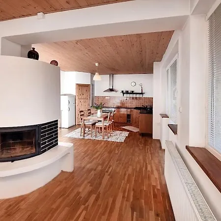 Priestranny, Svetly Apartman-3