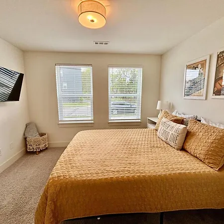 Hermitage House Near Opryland & Airport Game R-3