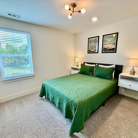 Hermitage House Near Opryland & Airport Game R-2