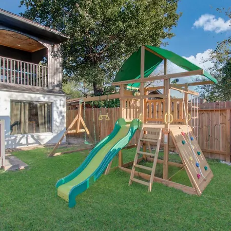 Stunning Modern Dream Home 5-Bd Sleeps 14-2