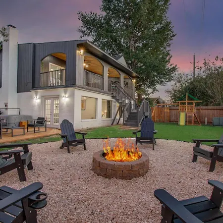 Stunning Modern Dream Home 5-Bd Sleeps 14-3