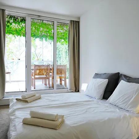 Vida Prostorny 220 M2 3Br Apartman S Krbem A Zahradou, Idealni Pro Rodiny-3