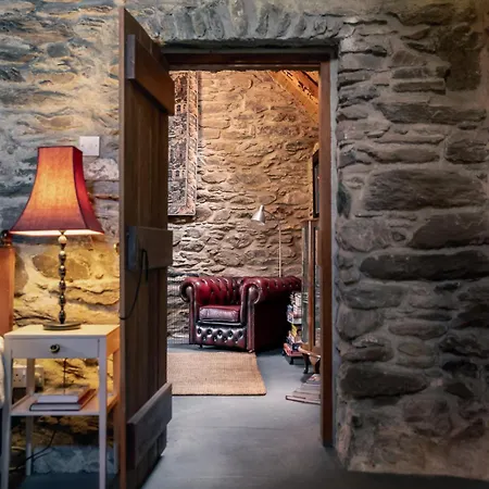Traditional Style Thatched Cottage In Kenmare-3