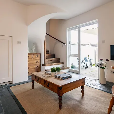 One Bedroom Apartment To Sleep 2 In The Heart Of Kenmare Town-2