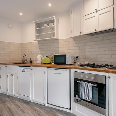 One Bedroom Apartment To Sleep 2 In The Heart Of Kenmare Town-3