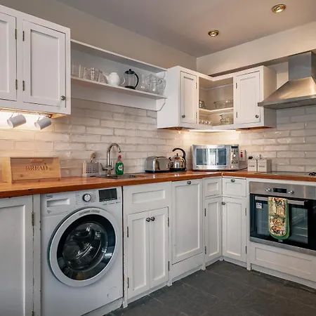 3 Bedroom Pet Friendly Home In The Heart Of Kenmare Town-3