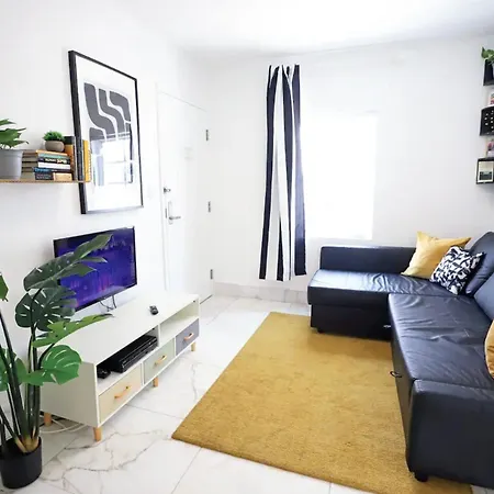 South Beach 2 Bedroom Family & Pet Friendly Apartment With Balcony & Free Parking-3