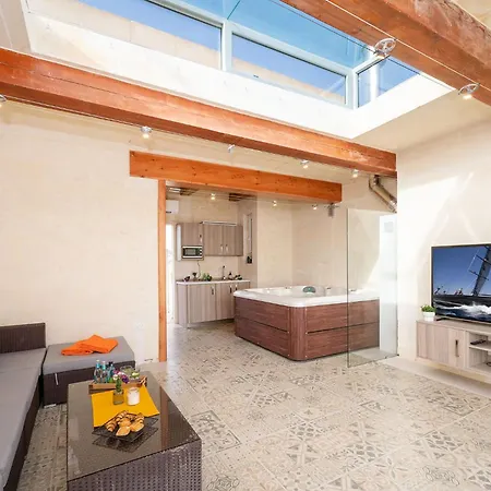 Veduta Holiday Home-3