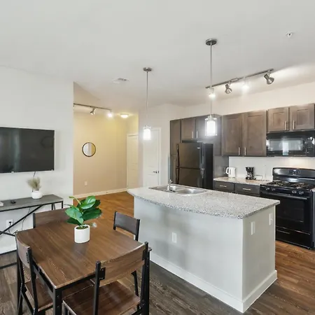 C Creek 10308 I Modern 2Bd Apt I Secure Property-2