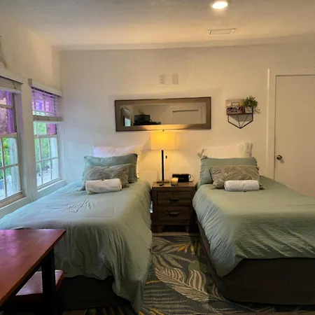 House 2 Bedrooms Plus Couchbed Best Location Miami Private Parking, Laundry, Storage For Luggage-2