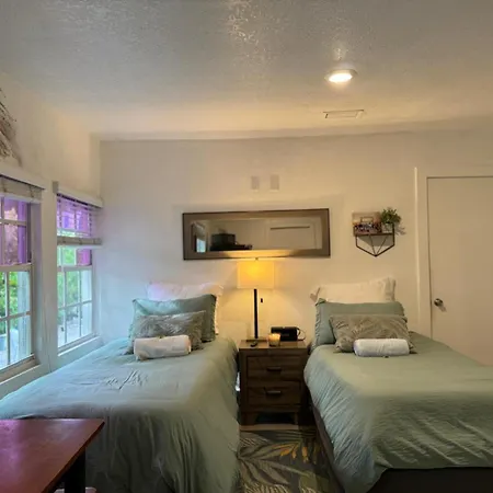 House 2 Bedrooms Plus Couchbed Best Location Miami Private Parking, Laundry, Storage For Luggage-3