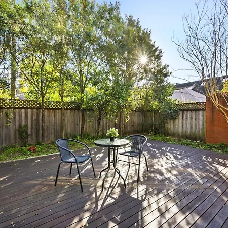 Family 3Br 2-Level Home At Central Chatswood-3
