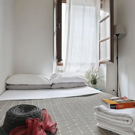Firenze Central Room For Rent-3