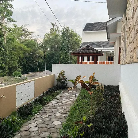 Ontoseno Villa-3