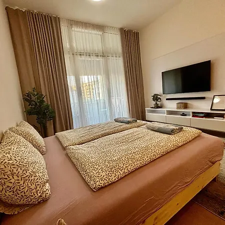 New, Beautiful Apt With Parking In Best Location!-2