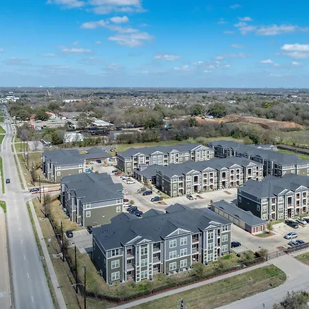 Cullen 4202 I New Construction 2Bd Apt I Gated-2