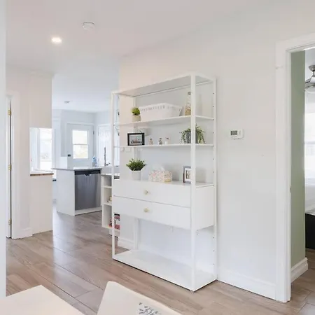Your Halifornian Home Trendy 3 Bedroom Flat-2
