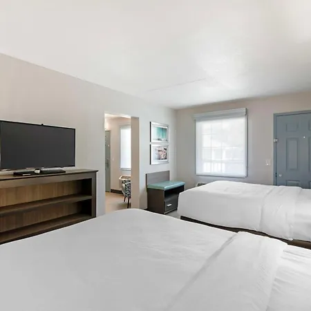 Best Western Plus St. Simons-3