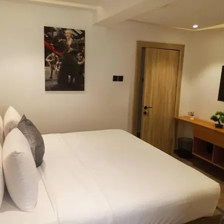 Enzo Apartments, Suites & Pods-2