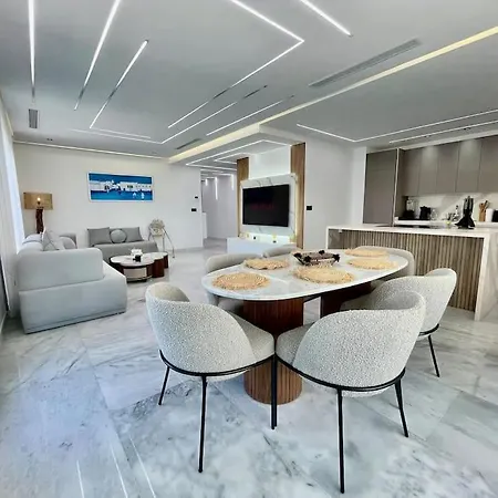 The Pearl Penthouse - Jacuzzi & Views-3