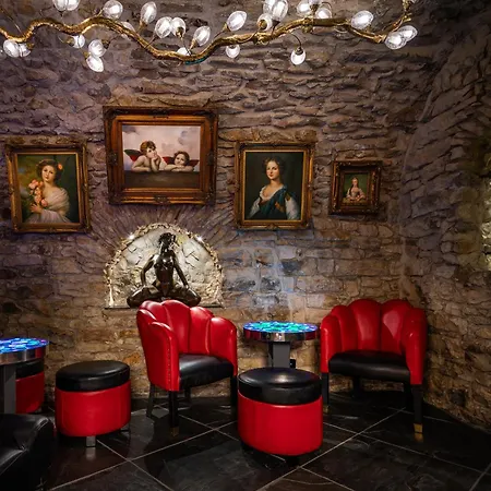 Hotel U Zlateho Stromu Prague By Bhg-3