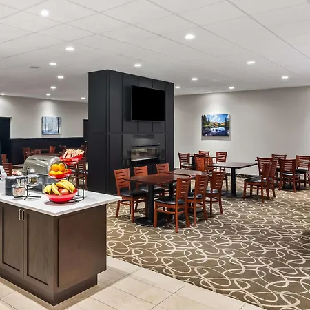 Best Western Plus Pitt Meadows Inn & Suites-3