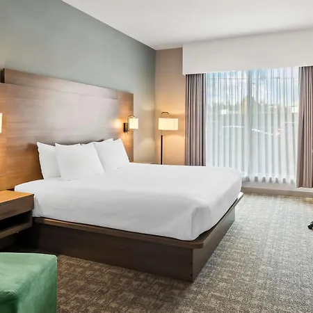 Best Western Plus Pitt Meadows Inn & Suites-2