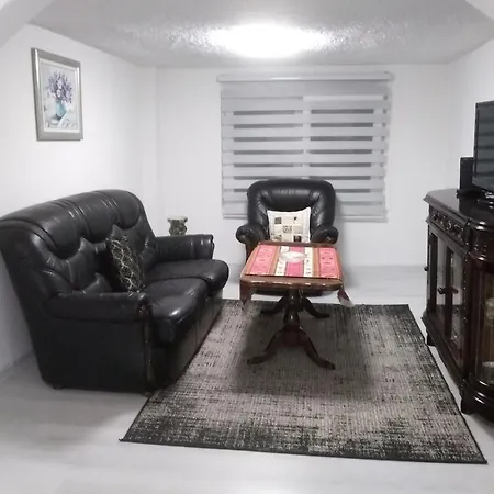 Modern & Bright Apartment In Old Town-3
