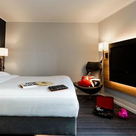 Moxy Glasgow Sec-2