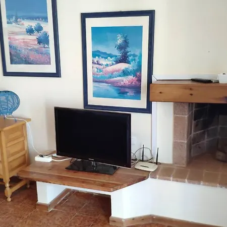 Lovely 2 Bedroom Apartment With Pool-2