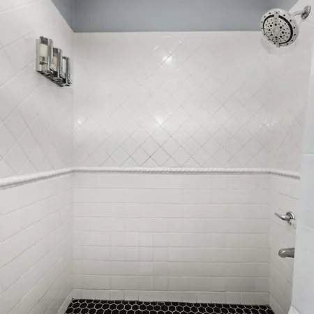 Charming Houston Studio Apt With Free Parking-2