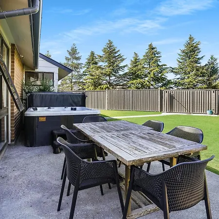 Family Holiday Home And Spa In Sunny Cromwell-2