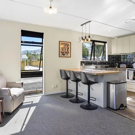 Family Holiday Home And Spa In Sunny Cromwell-3