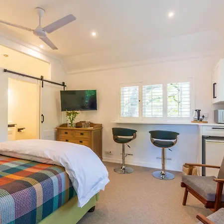 Hedge House Guest House-3