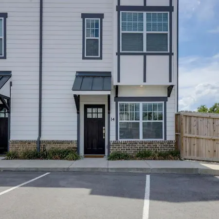 Ten Minutes To Broadway Luxurious Gated Townhome-2