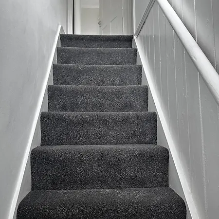 Stratford 3 Bed Garden Home By Dluxoria Short Lets & Serviced Accommodation Greater London-2